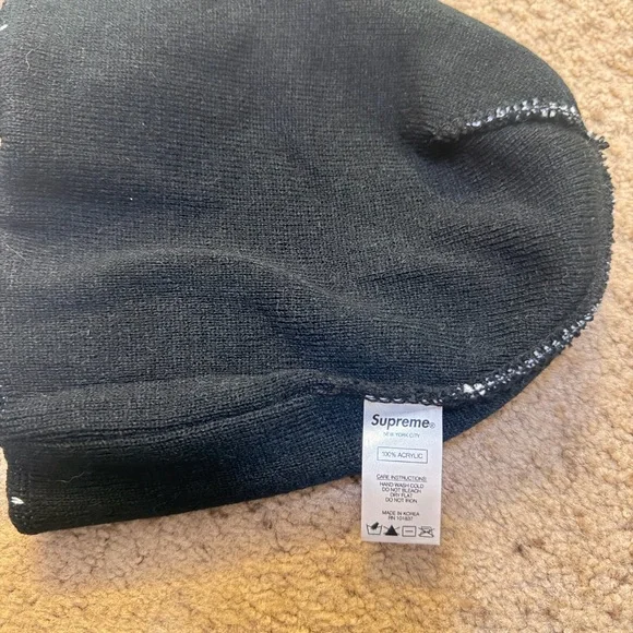 Supreme 2020 New York Black Knit Beanie - Picture 3 of 4